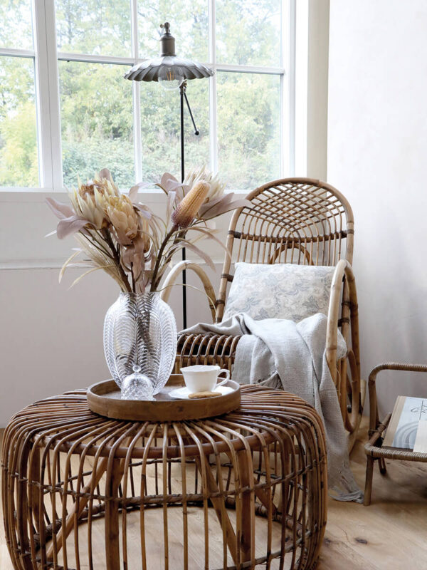 Fonott rattan kisasztal
