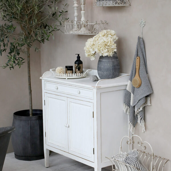 Vintage fehér kabinetszekrény