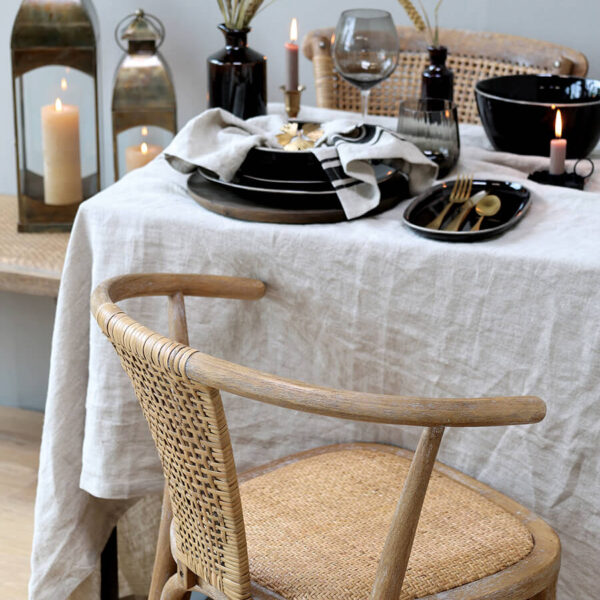 Karfás szék fából rattan berakással légies és kényelmes szék