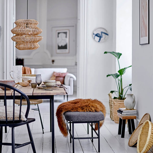 Fekete ülőpad szürke ülőfelülettel skandináv stílusban előszoba pad