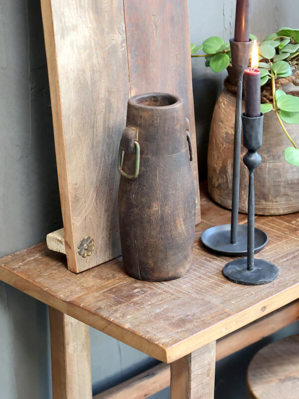 Vintage konzolasztal skandináv enteriőrbe újrahasznosított fából