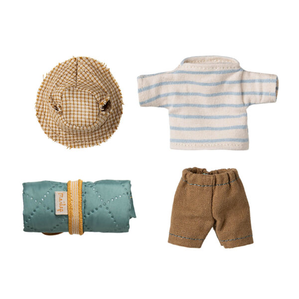 Túrázó egérfiú hálózsákkal a Mailegtől