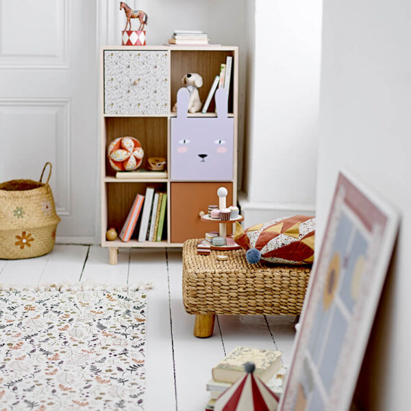 Gyerekszobai kisszekrény mesés fiókokkal