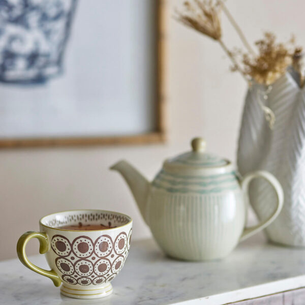 Barna kerámia bögre