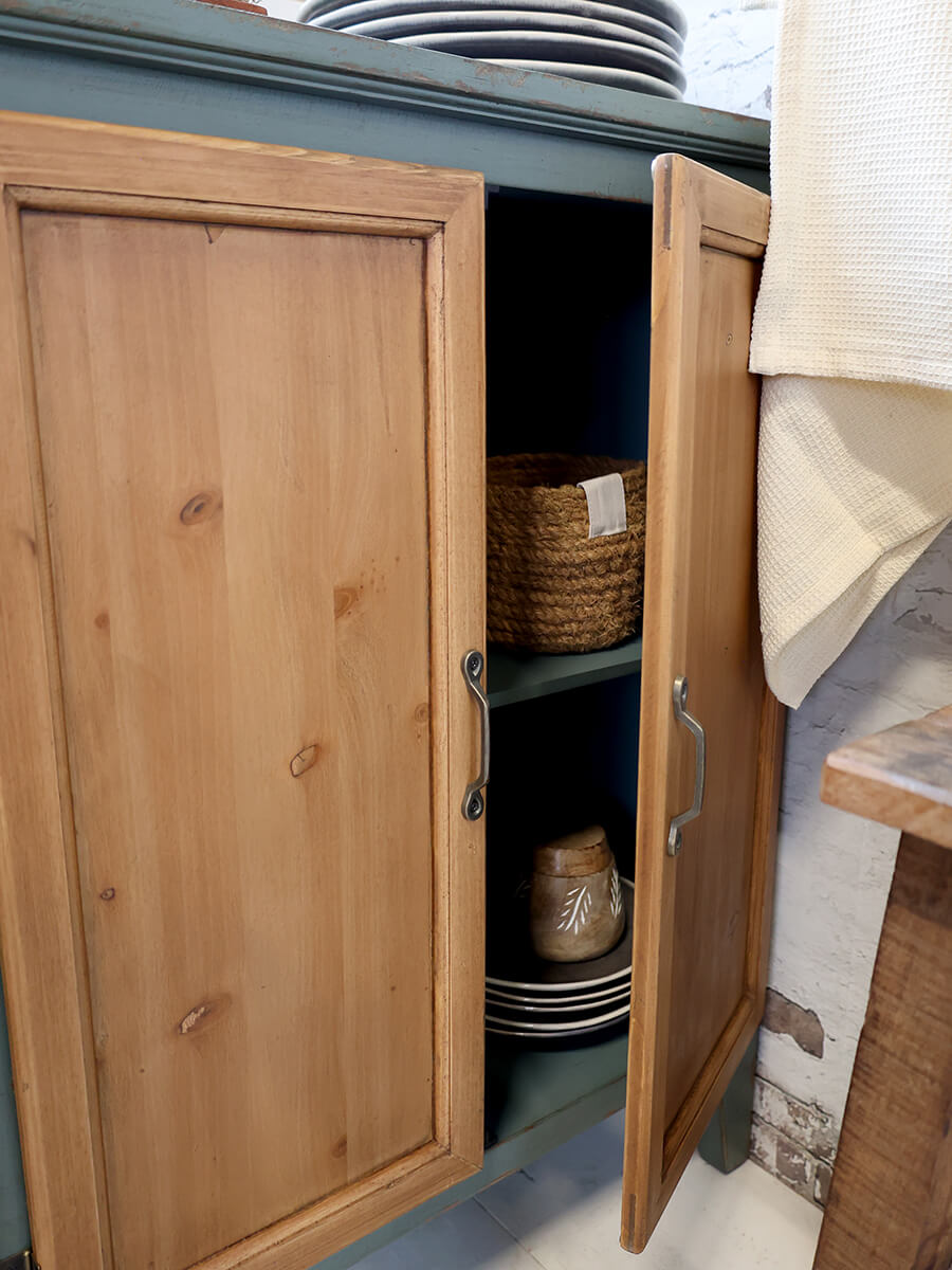 Fenyő tálalószekrény - Image 3