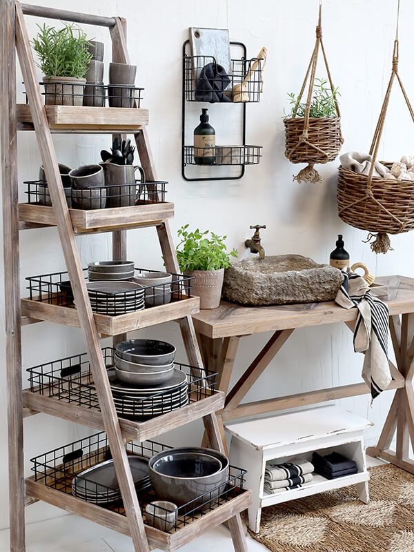 virágtartó állvány szobanövények integrálása a lakberendezésben