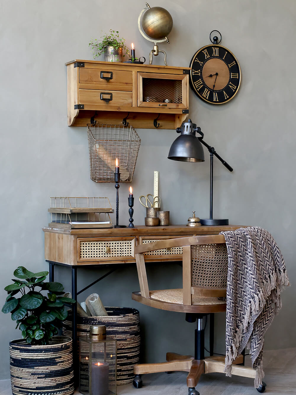 home office skandináv stílusban keskeny íróasztallal