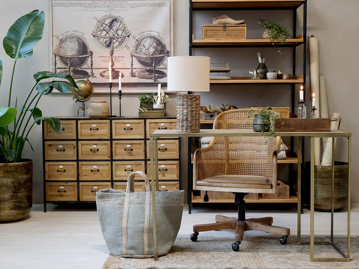 home office skandináv stílusban praktikus tárolószekrénnyel