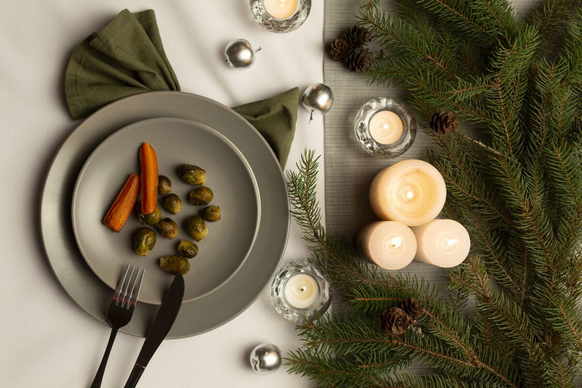 Fehér és szürke elegancia természetes fa elemekkel