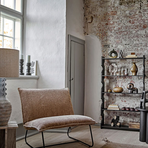 Fekete fenyő fali polc minimalista skandináv stílusban a dán Bloomingville-től