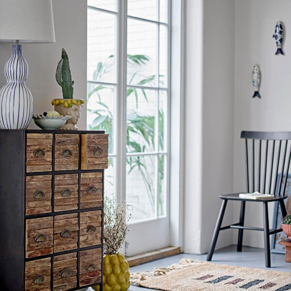 fekete-fiokos-szekreny-82064638-02 Fiókos szerkény indusztriális stílusban 12 fiókkal a dán Bloomingville-től