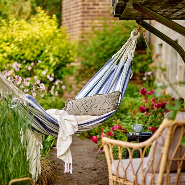Függőágy pamutból kék csíkos mintával a dán Bloomingville-től