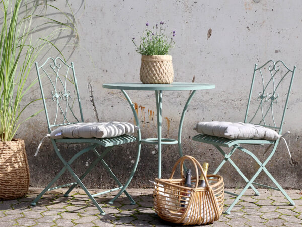 Menta zöld kerti asztal szett két székkel vintage fémből Chic Antique