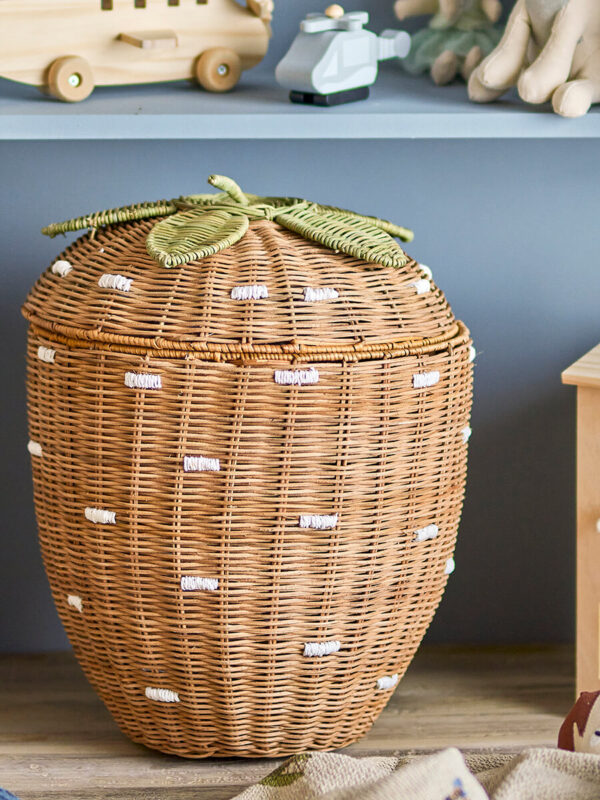 Rattan gyerekszobai tárolókosár eper formával Bloomingville