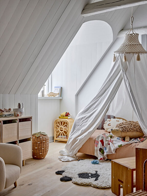 Rattan gyerekszobai tárolókosár eper formával Bloomingville