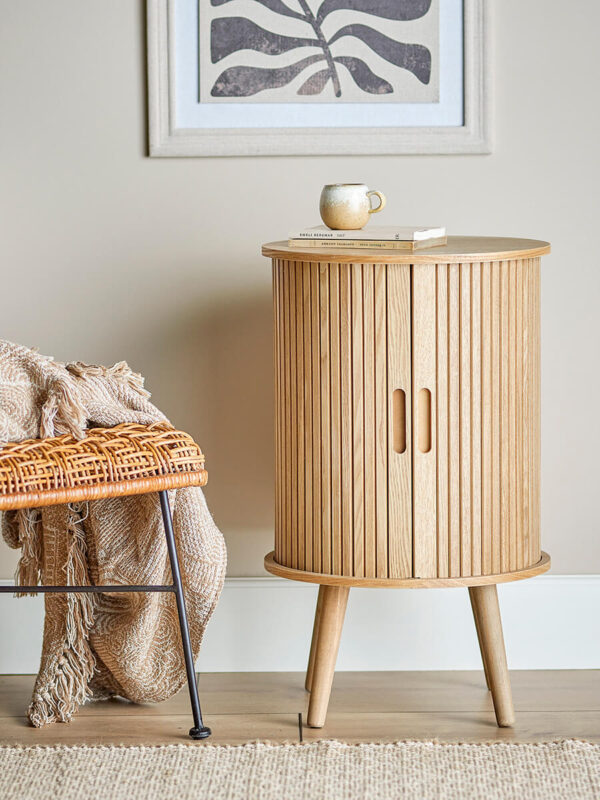 Éjjeliszekrény minimalista skandináv stílusban Bloomingville
