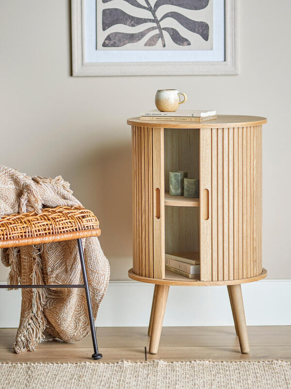 Éjjeliszekrény minimalista skandináv stílusban Bloomingville
