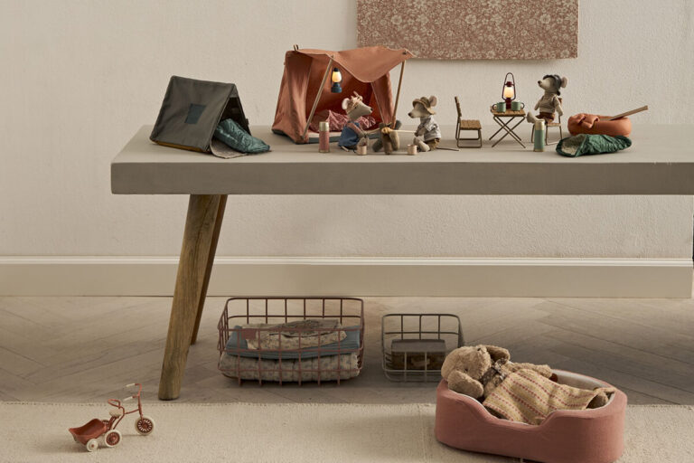 Miért fontos a gyerekeknek a szerepjáték – és mit tanítanak nekünk a Maileg figurák?