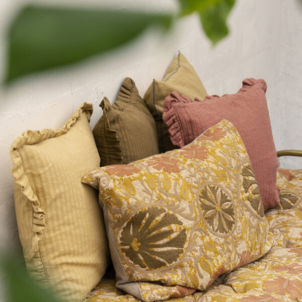 Suzani hímzett ülőpárna