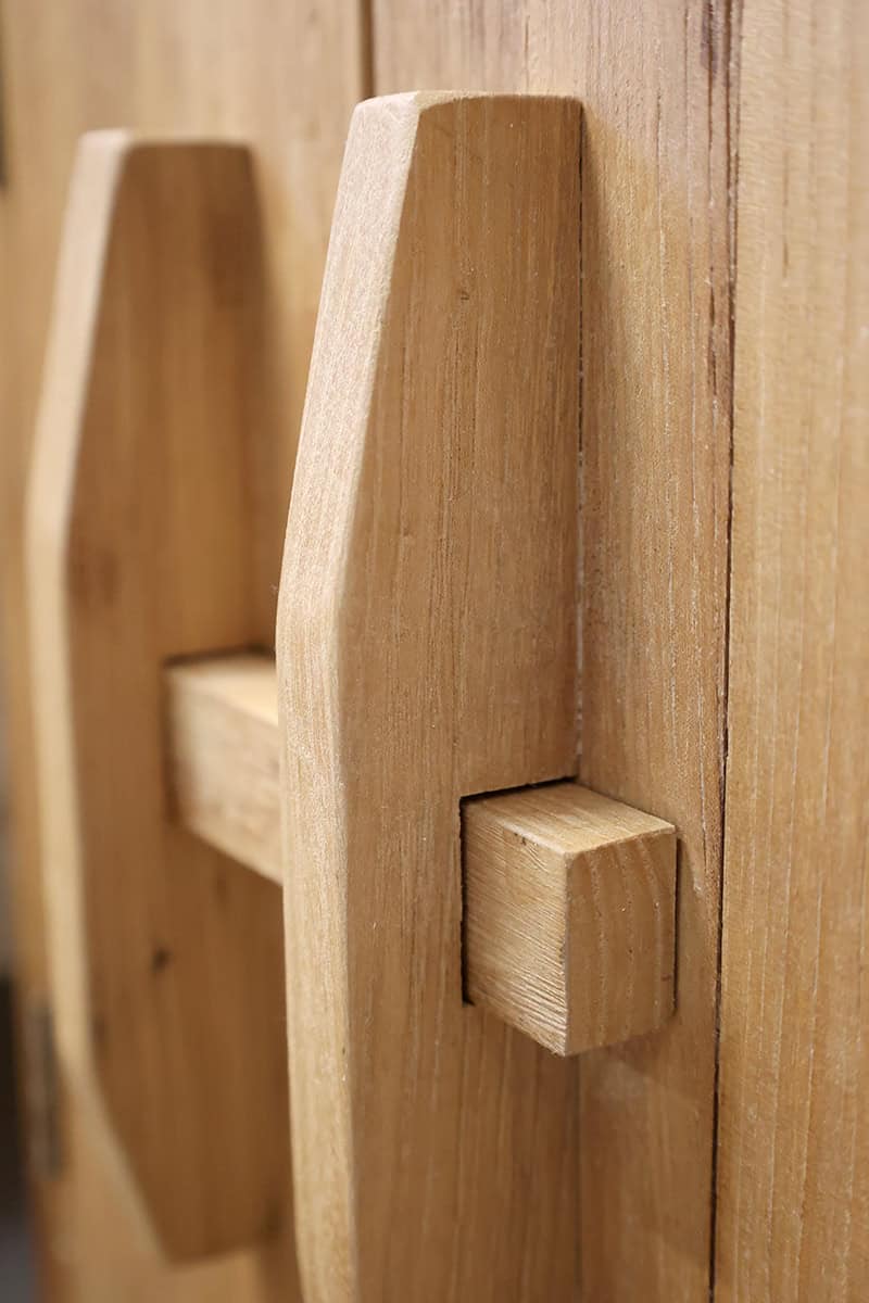 Fa éjjeli szekrény